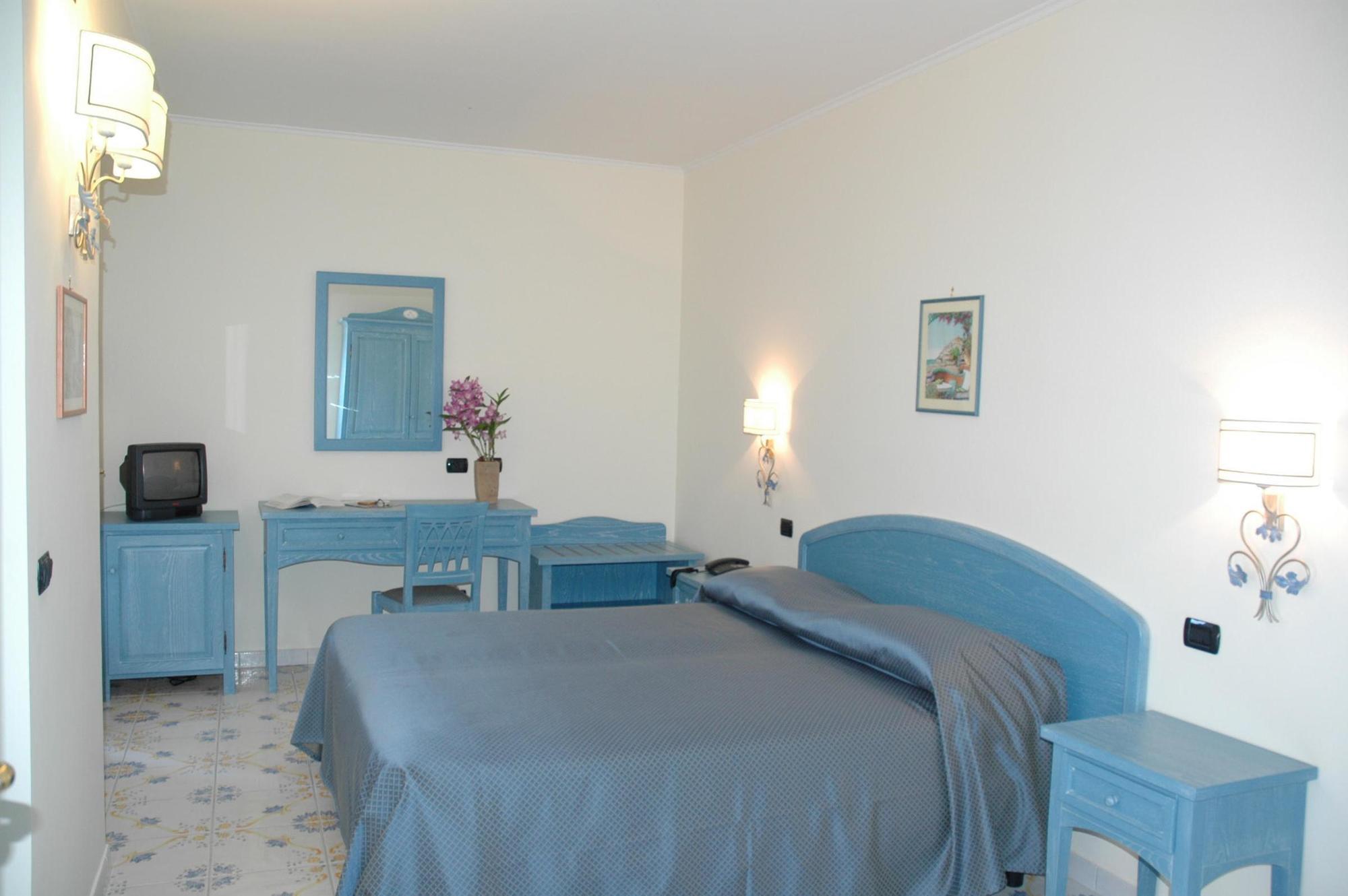 Hotel La Pergola Amalfi Exterior photo