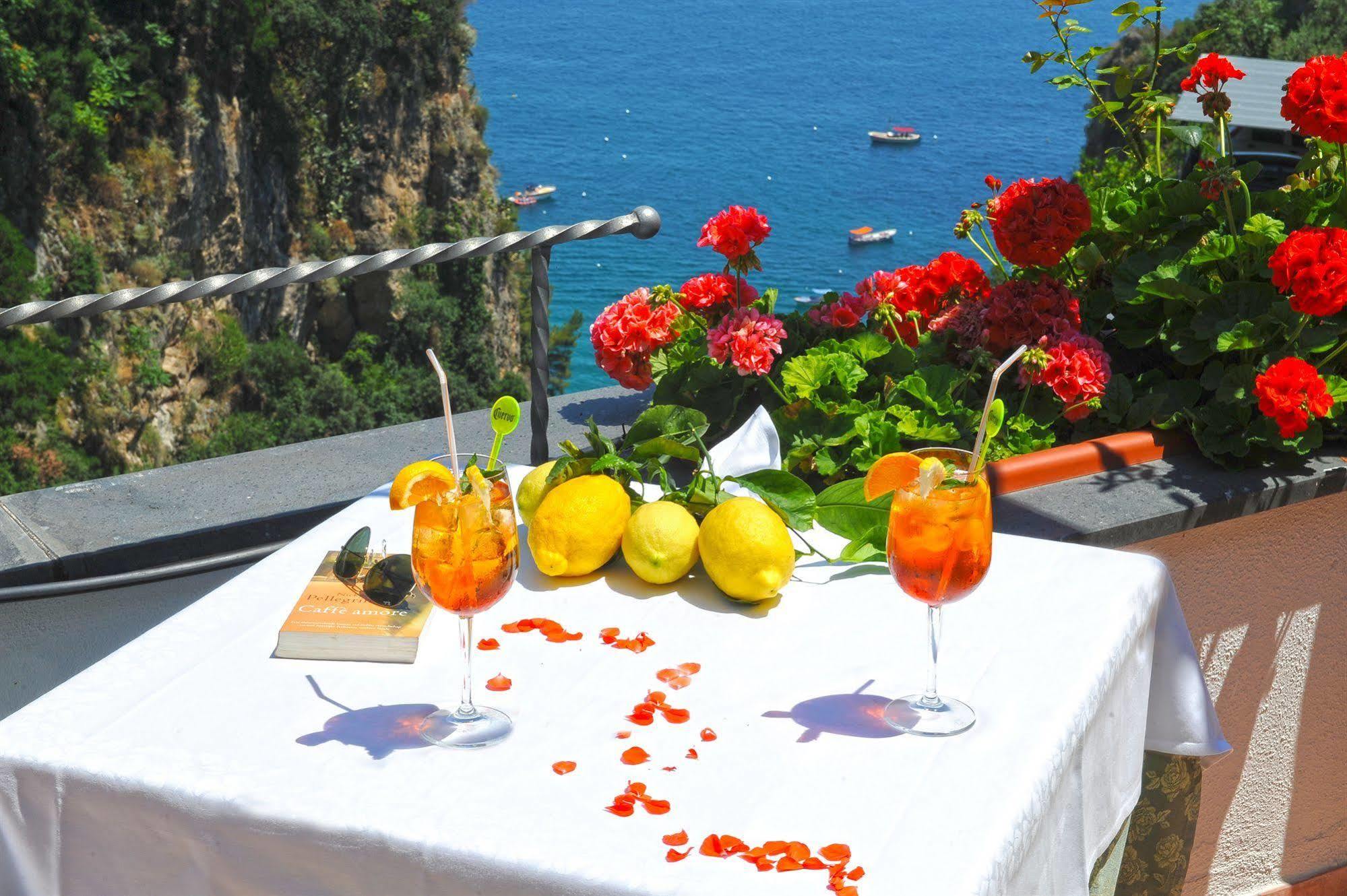 Hotel La Pergola Amalfi Exterior photo